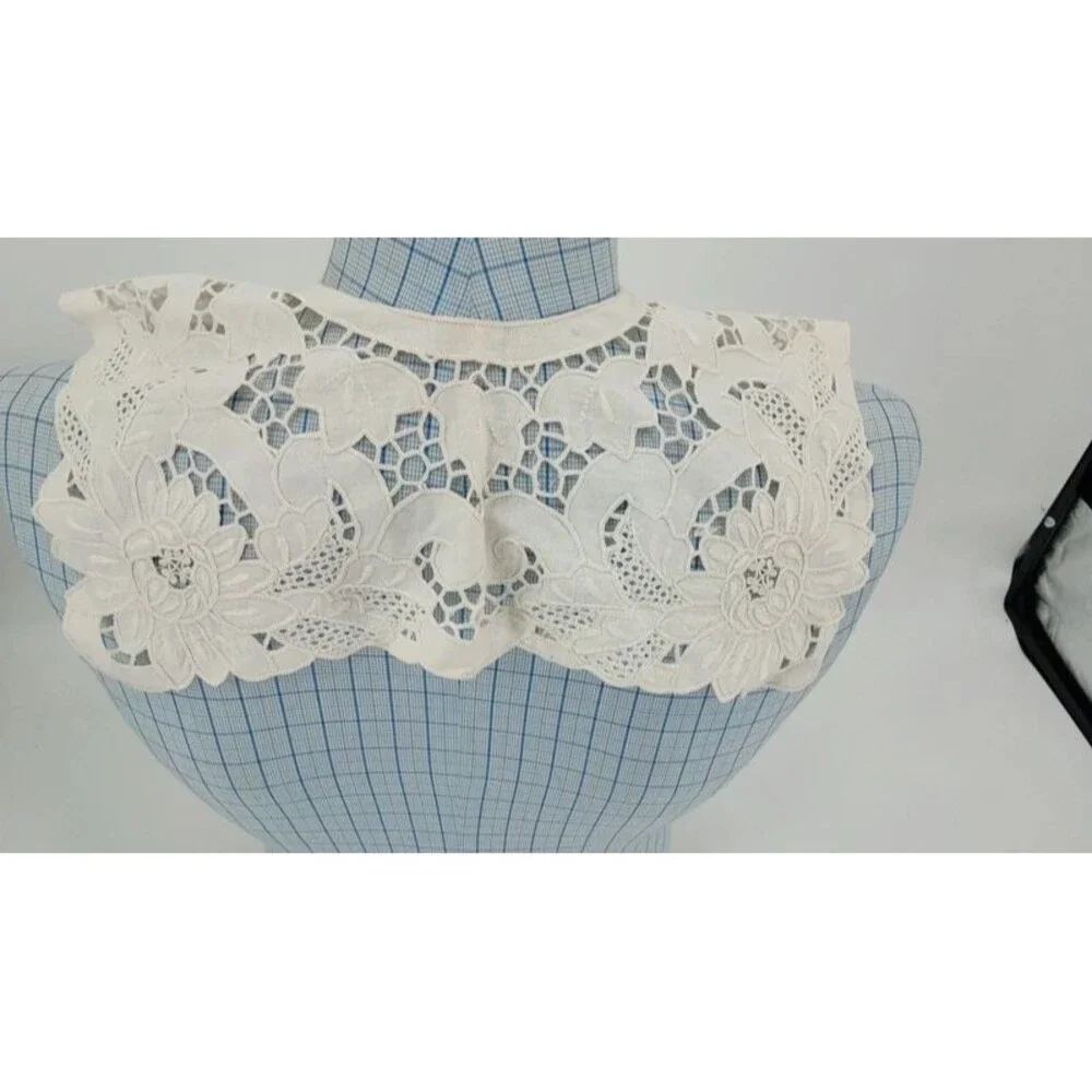 Vintage White Embroidered Lace Detachable Bib Collar Pearl Button Romantic OS